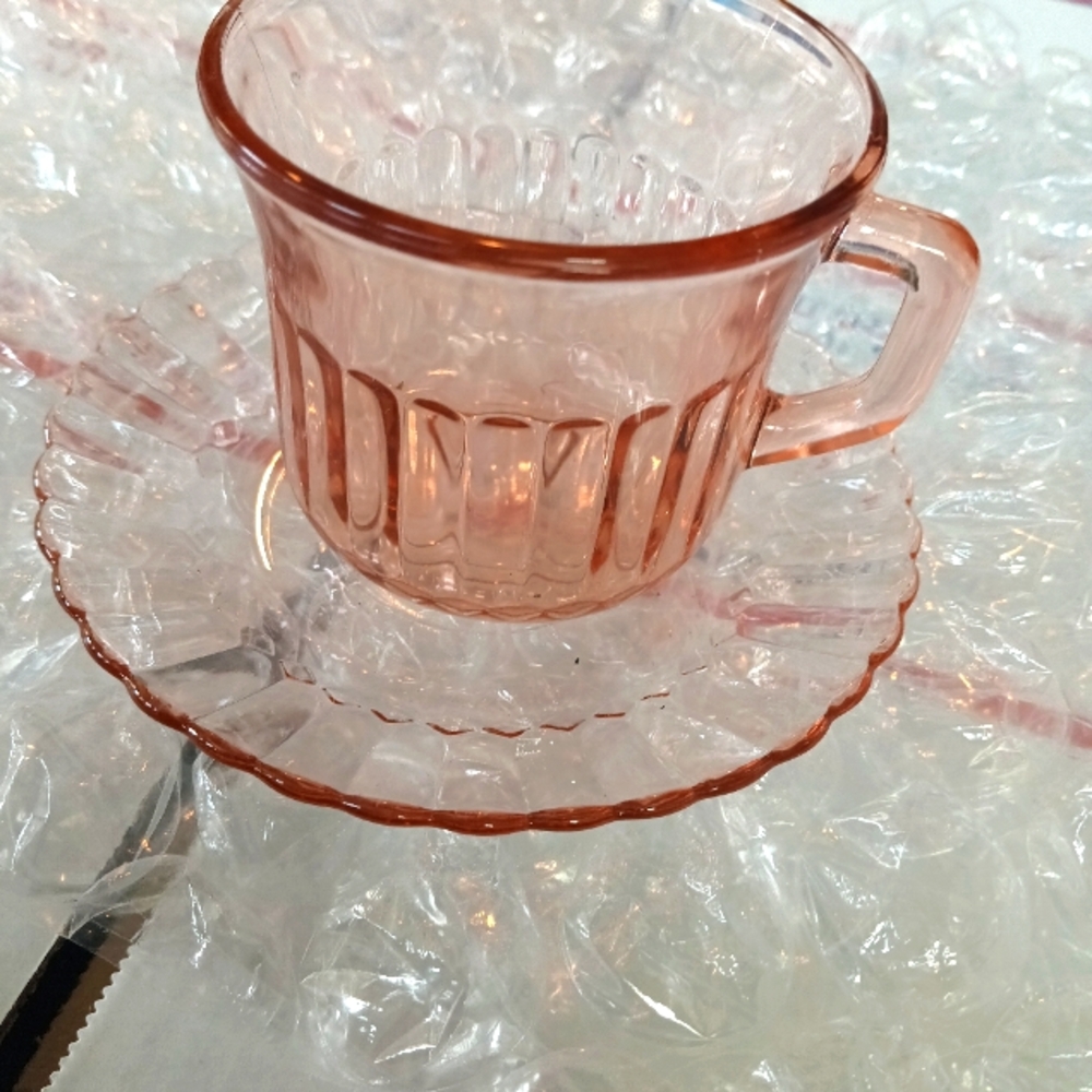 Set Of 4 Vintage Pink Fortecrisa Glass Teacup and Saucer Set